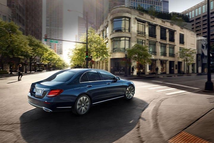 Bordeaux to Airport Private Transfer in Business Sedan