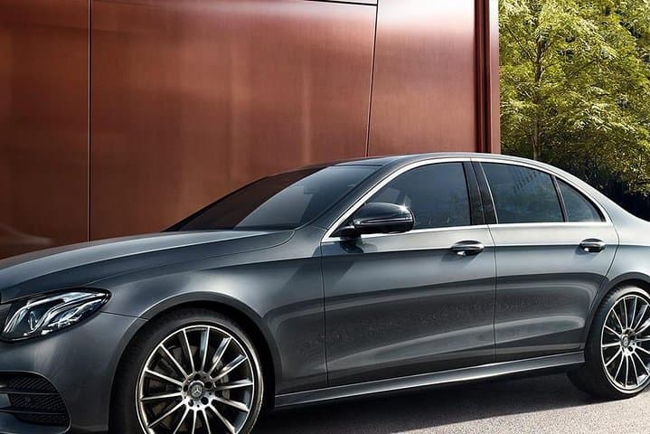 Bordeaux to Airport Private Transfer in Business Sedan