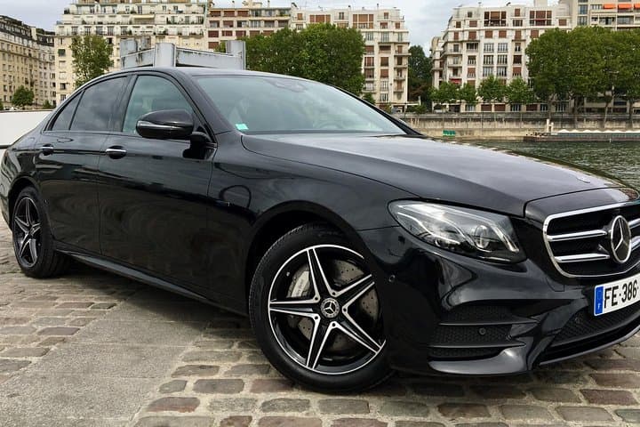 Airport to Bordeaux Private Transfer in Business Sedan