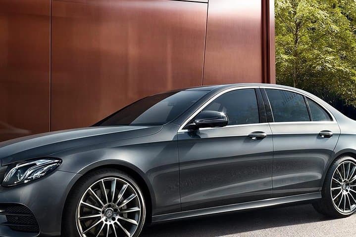 Airport to Bordeaux Private Transfer in Business Sedan