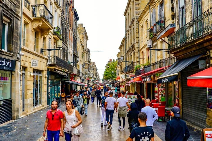 Historic Bordeaux: Exclusive Private Tour with a Local