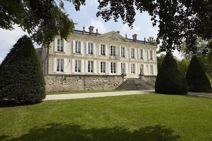A day in Saint-Émilion on a private tour (Premium Sedan)