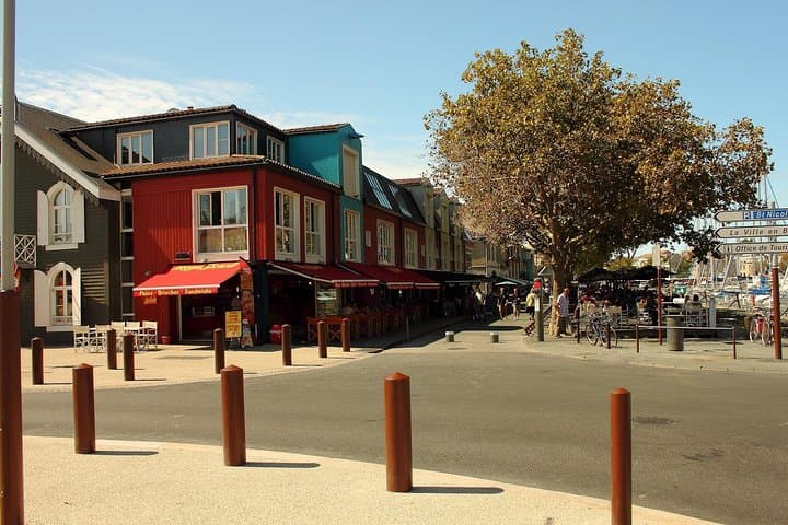 La Rochelle: Private Walking Tour