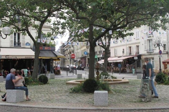 Walking tour with private guide of the famous Latin Quarter + free pastry - 2H