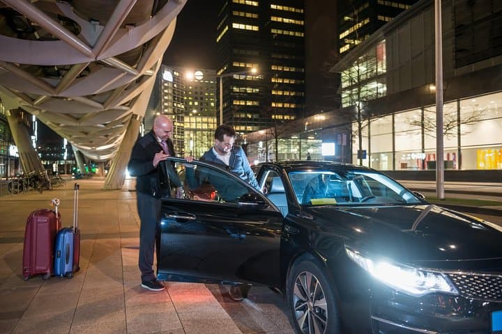 Private transfer from Paris CDG Airport to Disneyland Hotels