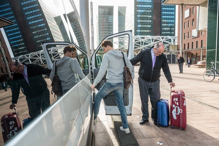 Private transfer from Paris CDG Airport to Disneyland Hotels
