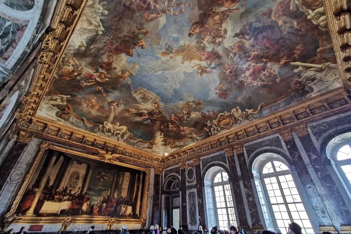 Versailles and Chartres Private Day Tour from Paris