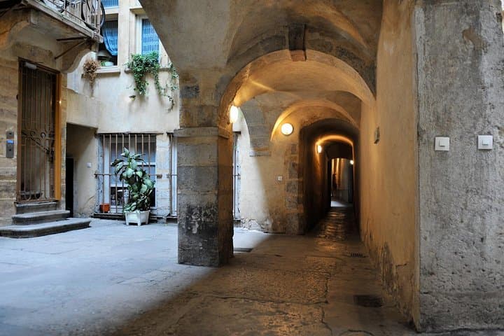 Story tour of Old Lyon for children