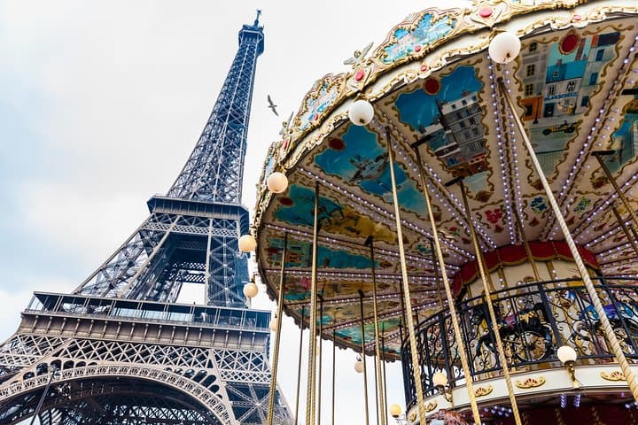 Treasures of Paris Private Tour & Photoshoot for Kids & Families