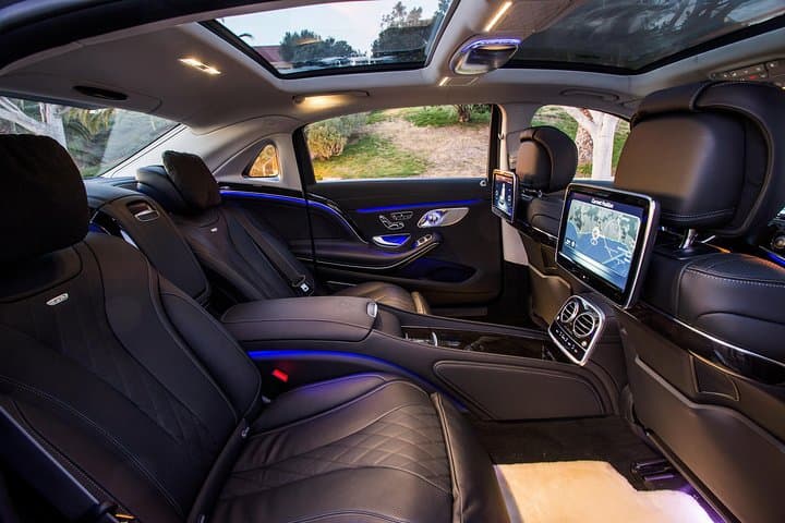 Full day luxury car with driver at disposal in Paris