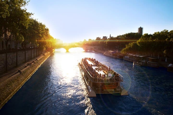 Paris New Year's Eve Sightseeing Cruise by Bateaux Parisiens