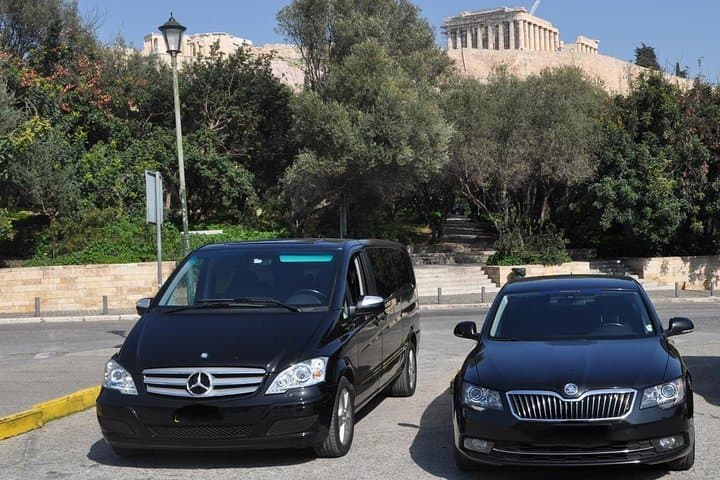 Full day luxury car with driver at disposal in Paris