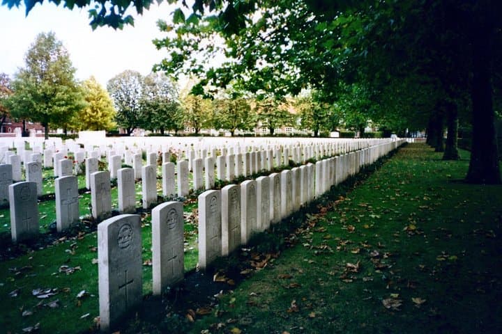Private 8/9 hour tour to British landing beaches from Le Havre with driver/guide