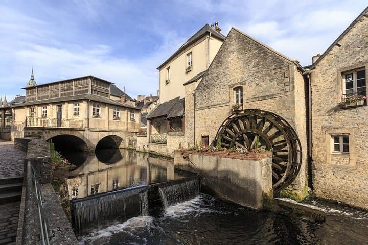 Private 8-hour tour to Bayeux and Caen from Le Havre cruise port