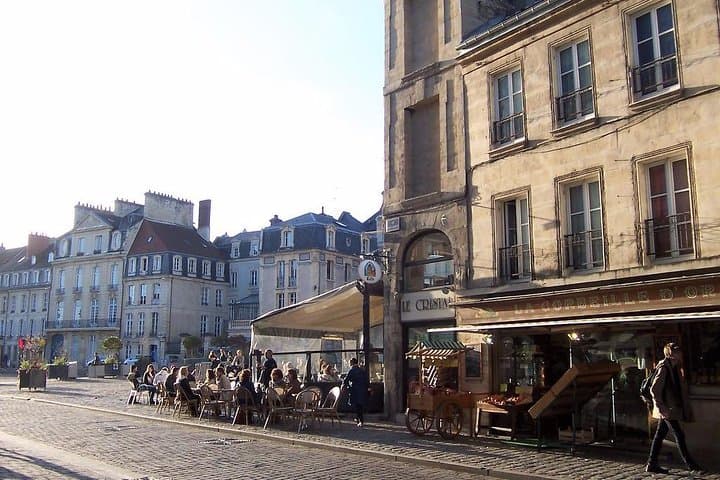 Private 8-hour tour to Bayeux and Caen from Le Havre cruise port