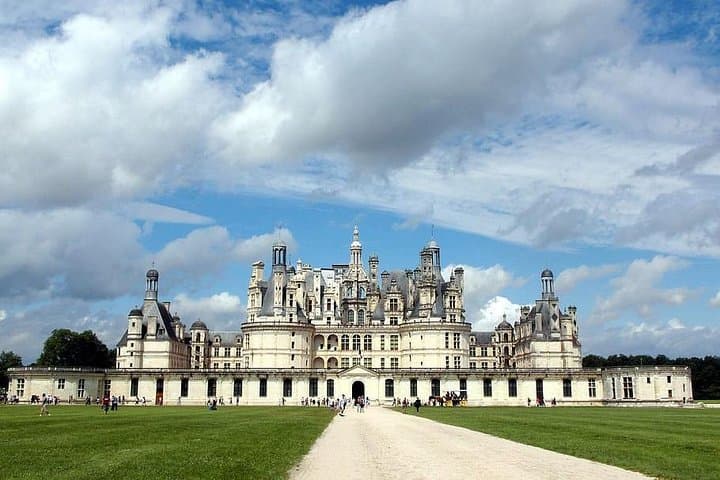 Private Full Day Tour to Loire Valley from Paris with Hotel Pick Up