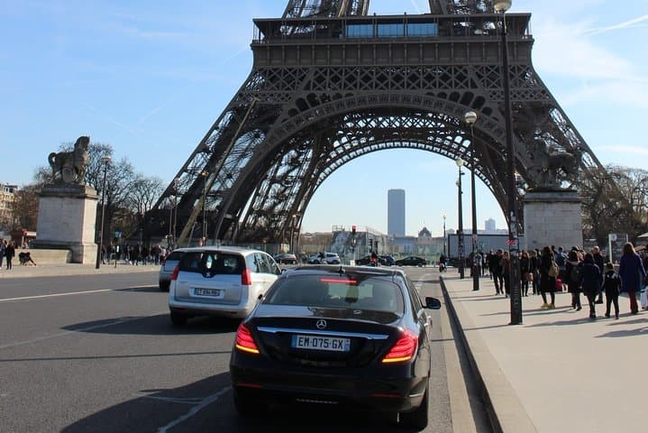 Private transfer in a luxury Mercedes from DISNEYLAND Paris to => PARIS with Cab-Bel-Air