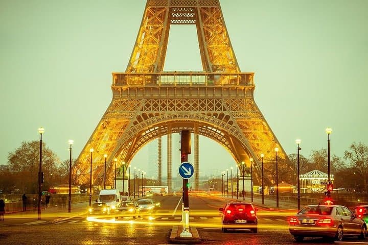 Private Van Transfer from CDG Airport To Paris