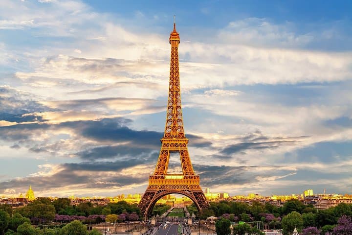 Private Van Transfer from CDG Airport To Versailles