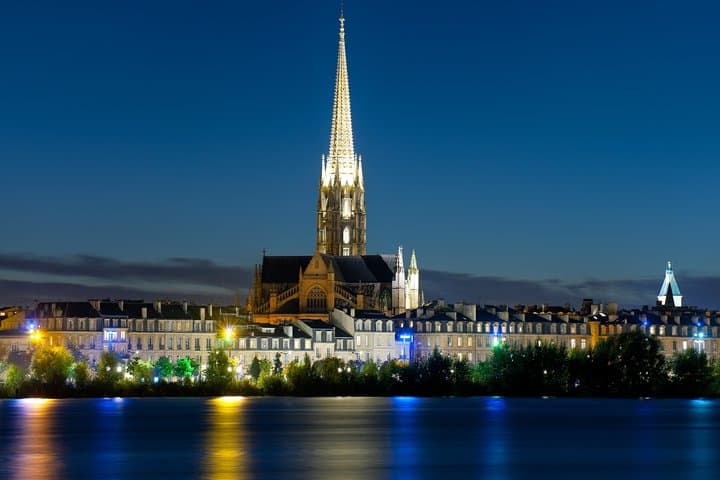 Private tour of Bordeaux by night in a 2CV vintage car