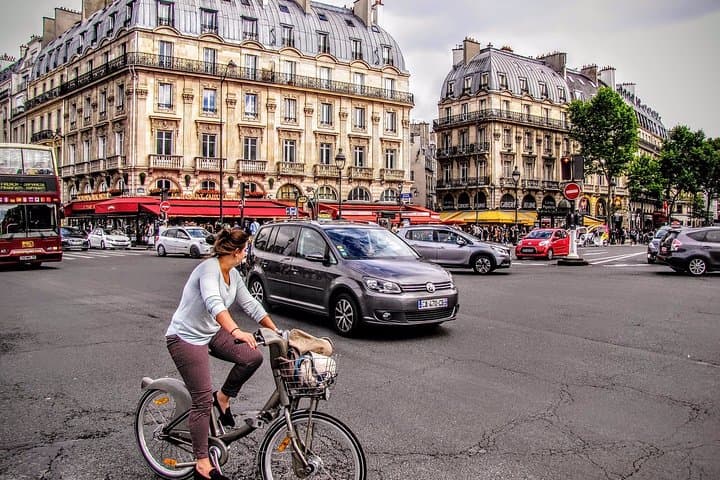 Private transfer Paris to/from Orly Airport to/from Paris