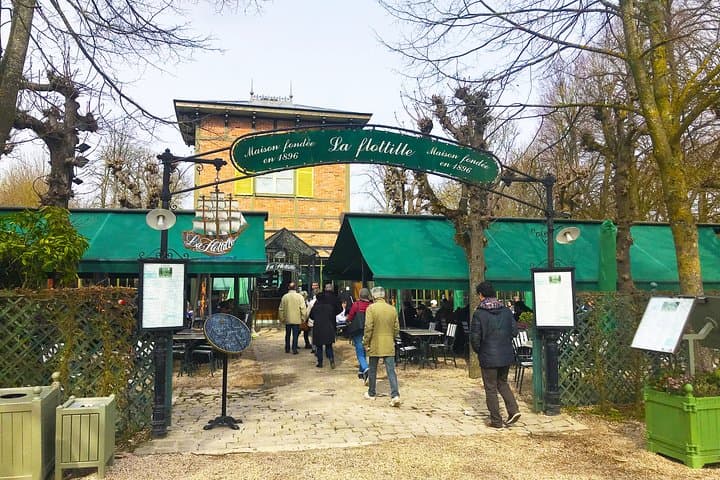 Versailles Palace Best of Estate Private Day Tour with Lunch & Queen's Hamlet