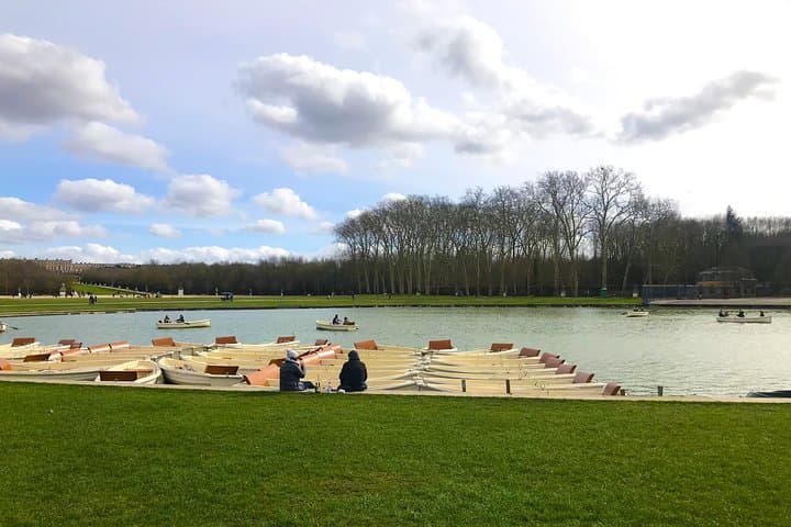 Versailles Palace Best of Estate Private Day Tour with Lunch & Queen's Hamlet