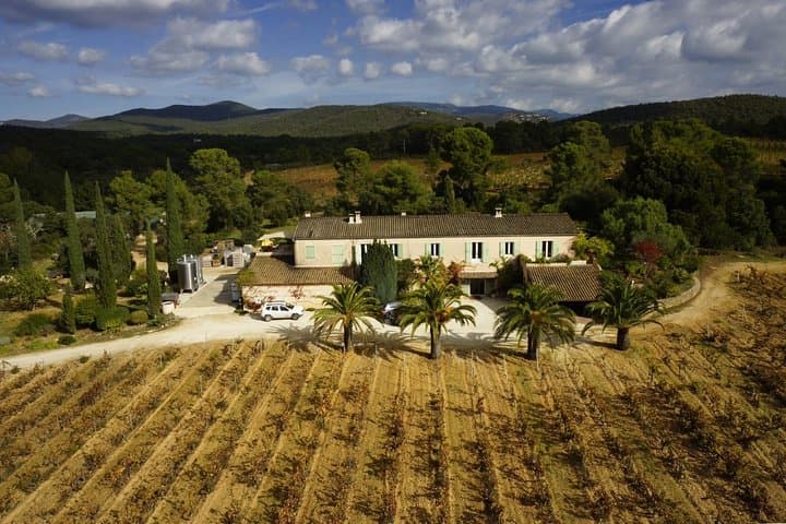 https://media-cdn.tripadvisor.com/media/attractions-splice-spp-720x480/0b/21/10/46.jpg