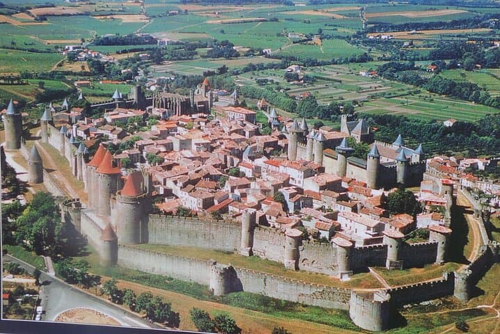 Private 2-hour Walking Tour of Carcassone with official tour guide