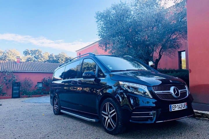 Transfer by high-end Mercedes minibus Nimes 7 passengers