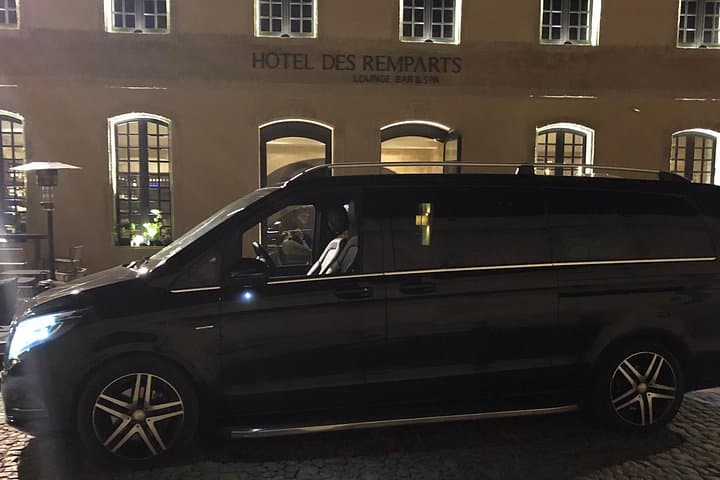 Transfer by high-end Mercedes minibus Nimes 7 passengers