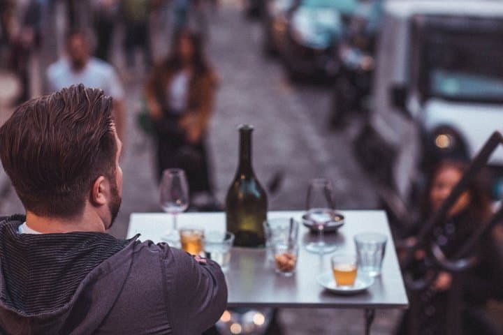 Private Tour of Parisian Nightlife (Sights, Food & Drinks) with a local