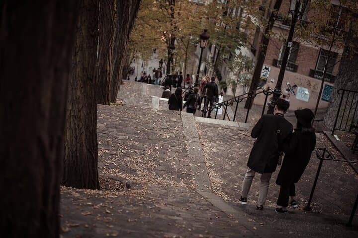 Private tour of the toursitc & hidden highlights of Montmarte Paris
