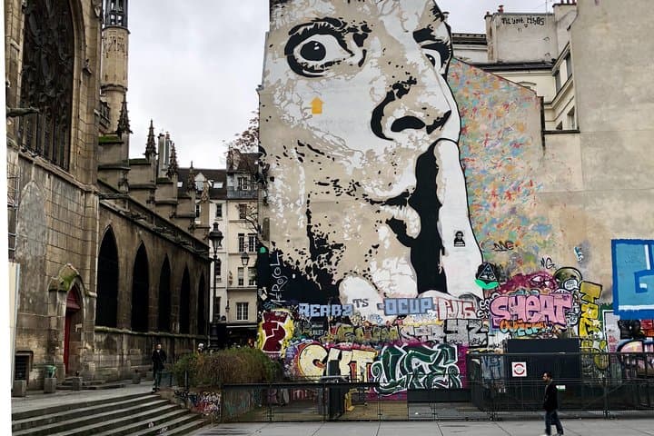 Private tour of Photography at best locations in Paris with a local