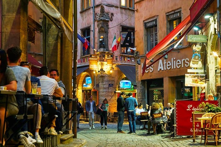 Private 4-hour City Tour of Lyon with driver, guide and Hotel pick-up