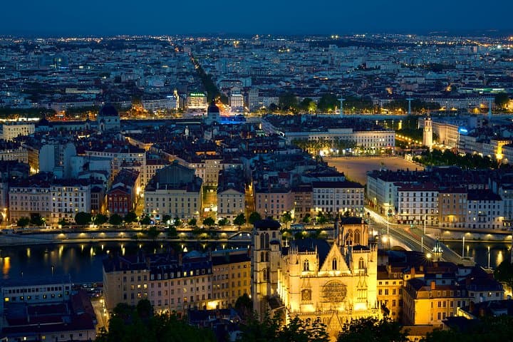 Private 4-hour City Tour of Lyon with driver, guide and Hotel pick-up