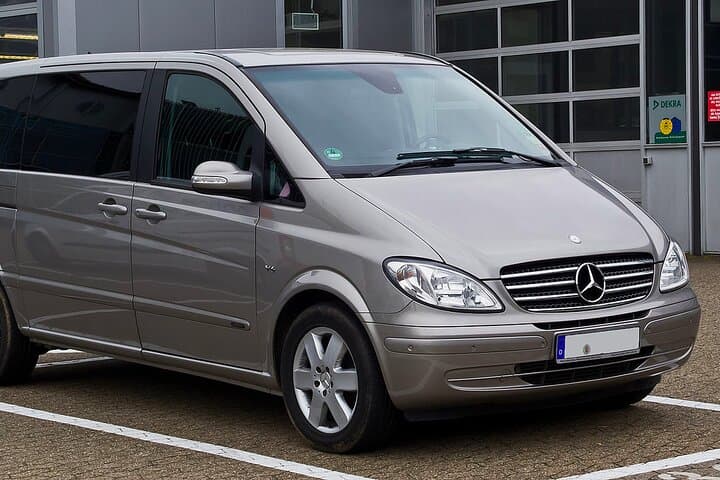 Private arrival OR departure transfer in Lyon (hotel OR airport pick-up)