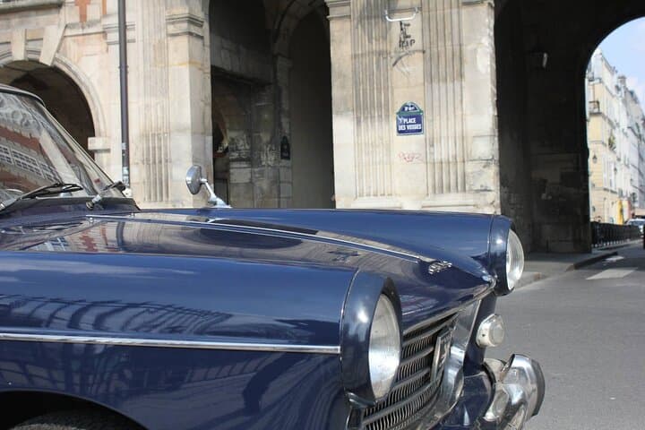 Paris Private Tour by Vintage Car with Wine Tasting