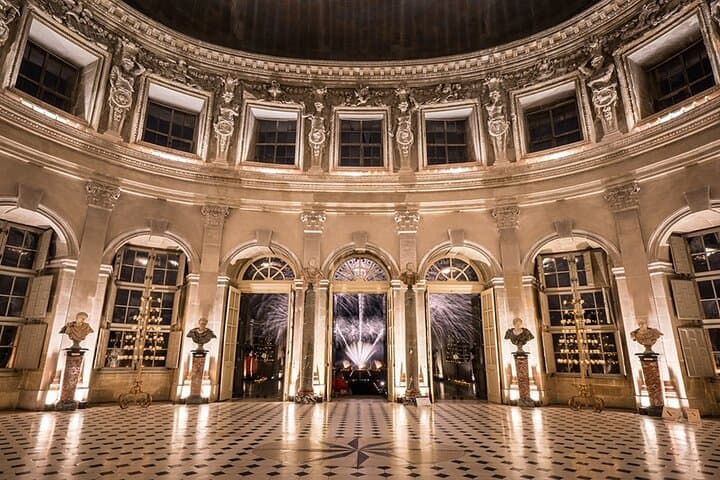 Chateau of Fontainebleau and Vaux le Vicomte 9-Hour Private Tour