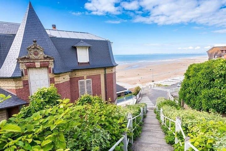 Driver service: Paris to Deauville and Honfleur round trip - 12 hours
