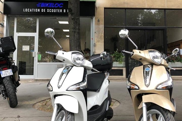 Liberty scooter rental Piaggio 50cc (4T) Paris