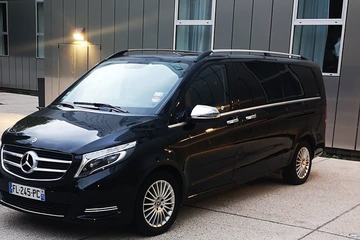 For your business and family trips in groups of 6 to 8 passengers and 4 to 6 suitcases.