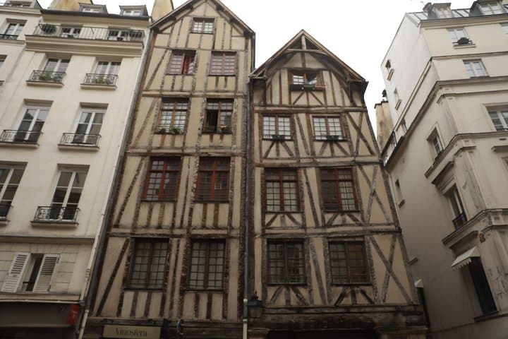 The 14th century Parisian house