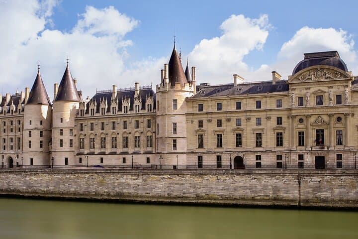 Conciergerie.