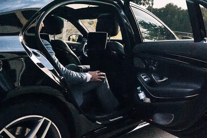 Paris Airport ORY Round-Trip Private Transfer by Business Car