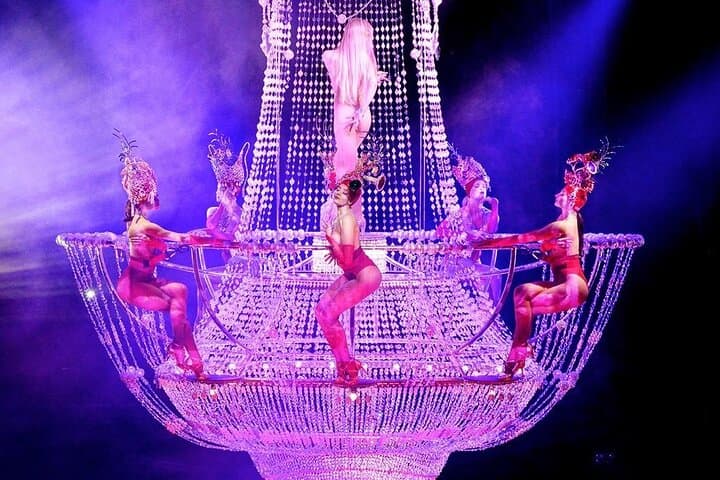 Lido de Paris Private Round-trip Transfer