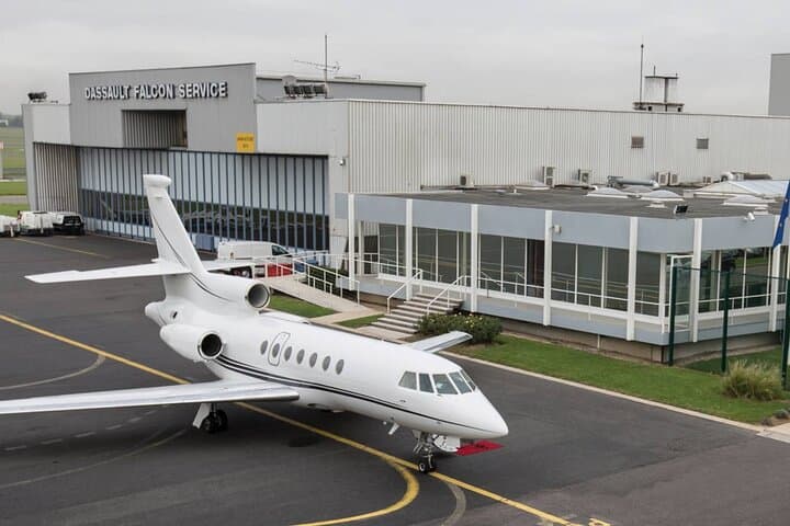 Private Luxury Transfer from Bourget Airport to Paris
