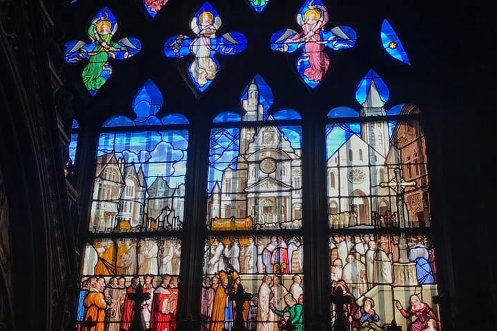 The amazing stain glasses of the "Saint-Etienne du Mont" church