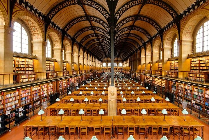 The library "Sainte Genevieve" - inside