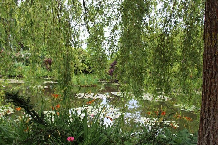 Giverny Small-Group Minivan with Hotel Pickup or Meeting Point